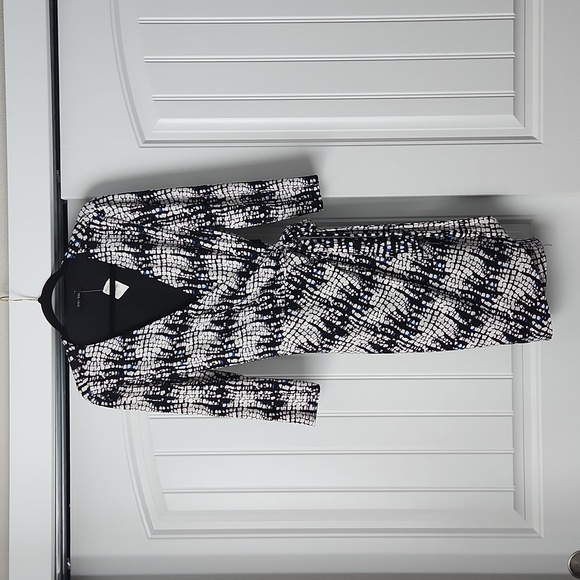 Wrap dress with 3/4 sleeve - Picture 1 of 4